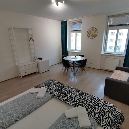 Central Apartment Metro 1 Min. Відень Екстер'єр фото